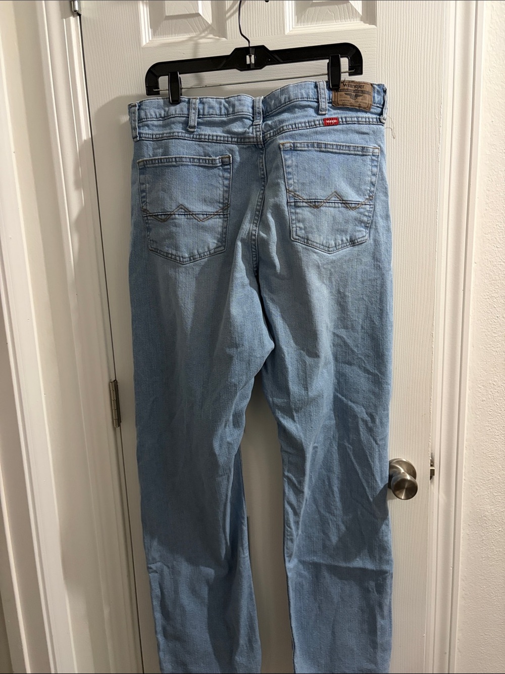 Wrangler Light Blue Men's Relaxed Jeans
